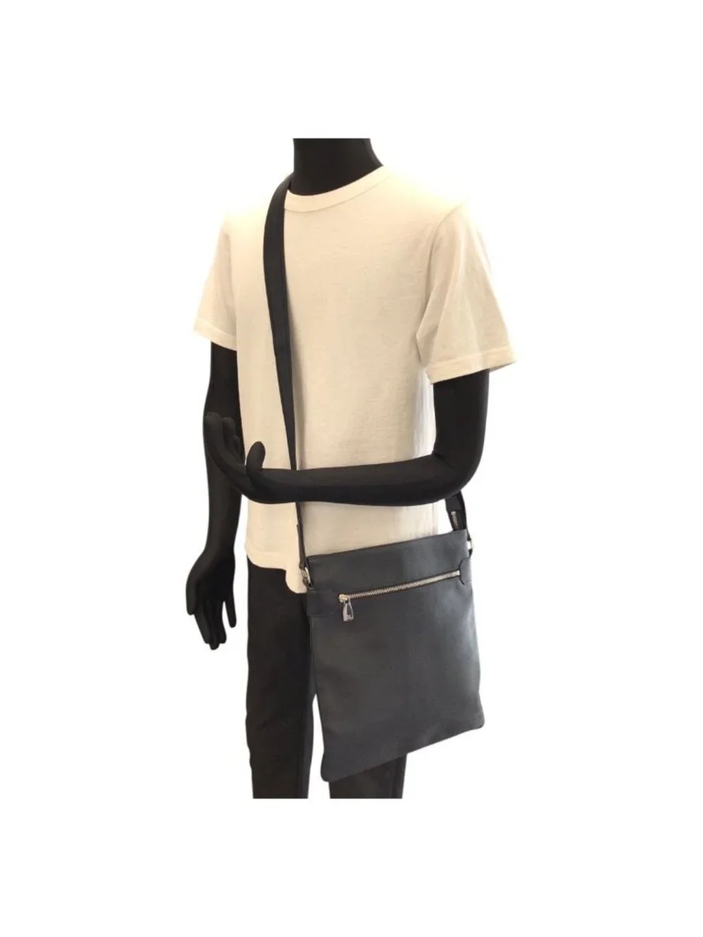Louis Vuitton Taiga Sasha Navy Silver Leather Shoulder Bag